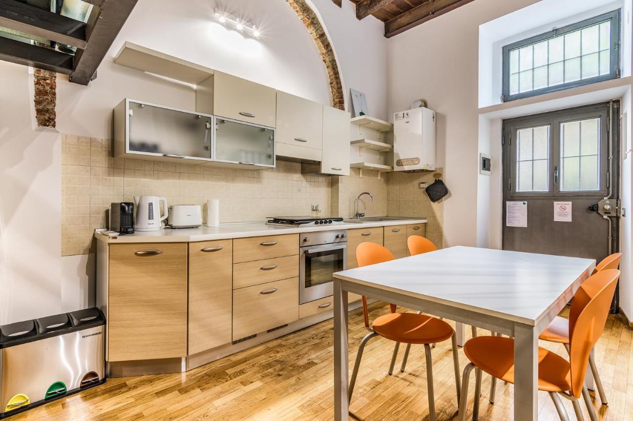 Ferrari Apartment Milan Bagian luar foto